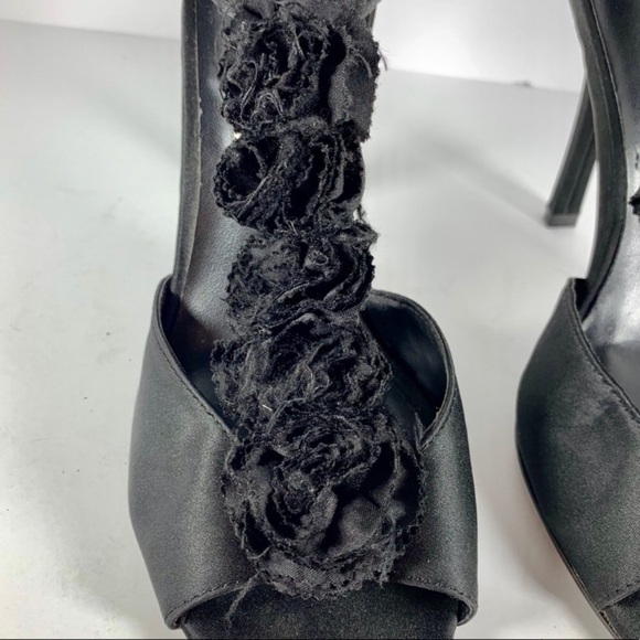 Steve Madden Black Satin T-Strap Peep Toe Heel - Picture 4 of 8